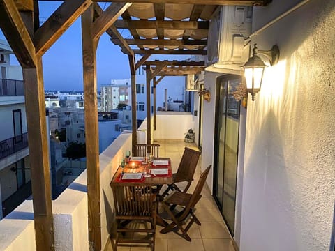 Veranda / Dining Table