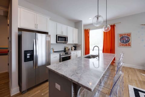 Meals will be made easily in the fully equipped kitchen