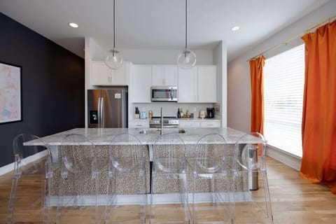 Counter seating for 5