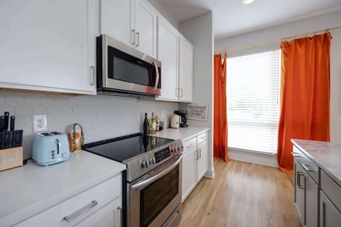 Meals will be made easily in the fully equipped kitchen