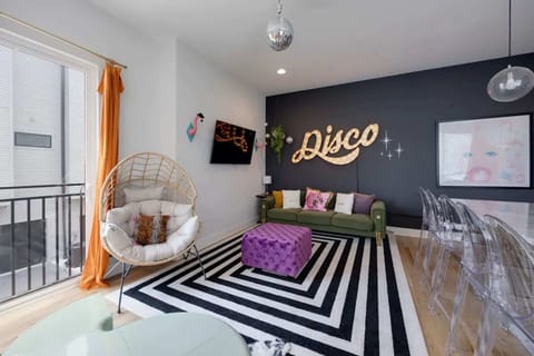 Delight in Dolly's Disco!