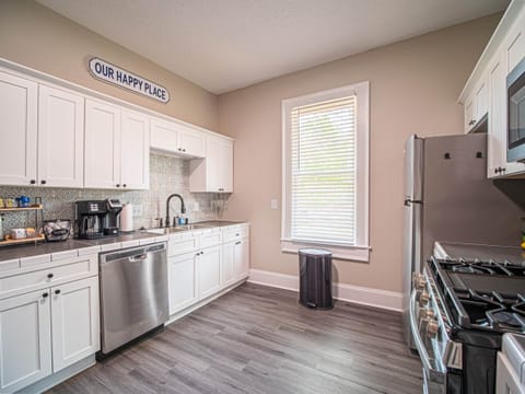 ebc1dc04-9601-48ef-852f-0b364ae45e46