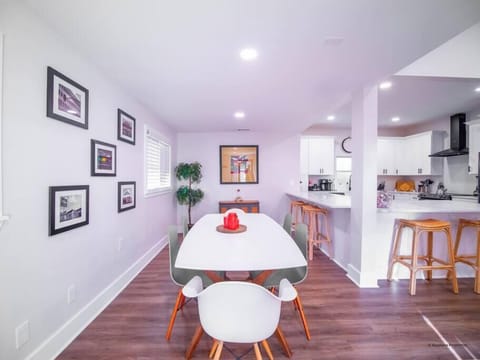 A Symbiotic Dining/Kitchen Experience