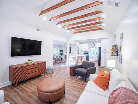 Artistic and Relaxing Living Room (1)