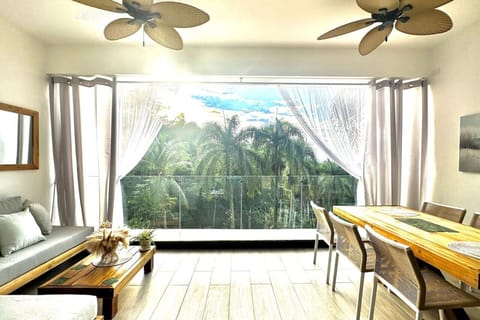 Dreamy Terrace with spectacular views on lush Palm Trees and Ocean