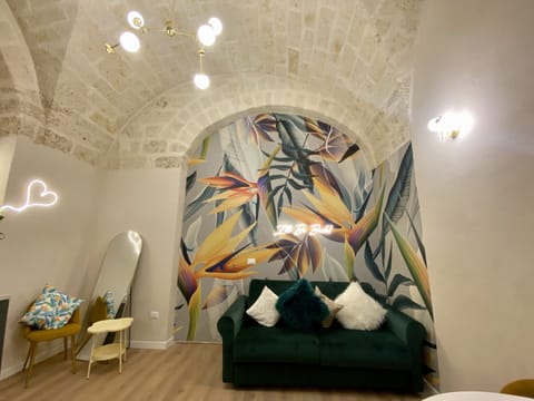 Double Sofa bed. It will stay closed for booking of 1 or 2 people. Only available for booking 3/4 people.