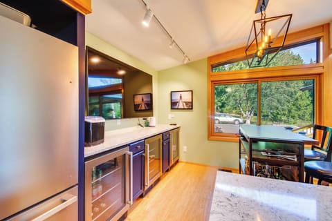 Dedicated Bar Area | Smart TV | 3 Beverage Fridges | Ice Maker | Main Level