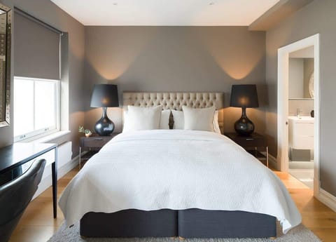 Super king size bed  ( 6f x 6.6f)