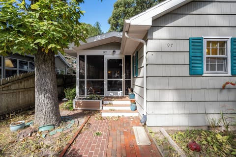 Welcome to 97 Henlopen!