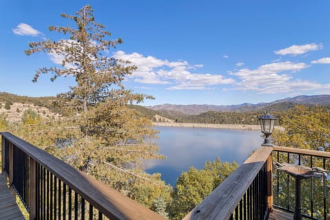 Breathtaking Lake & Mountain VIEWS, Big GAME ROOM & Jacuzzi (8)