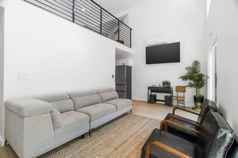 Living room TV & Desk