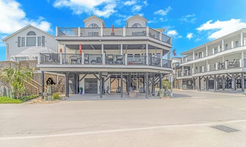 Oceanfront corner lot for easy access
