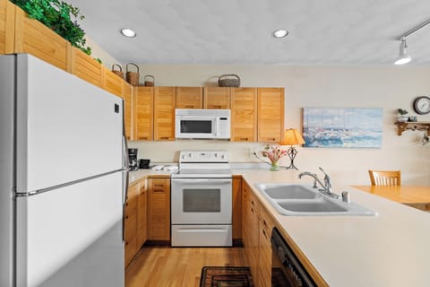 Full kitchen with dishwasher.