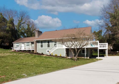 Ample Parking & Private Entry — Minutes from UT, Hospitals & Market Square