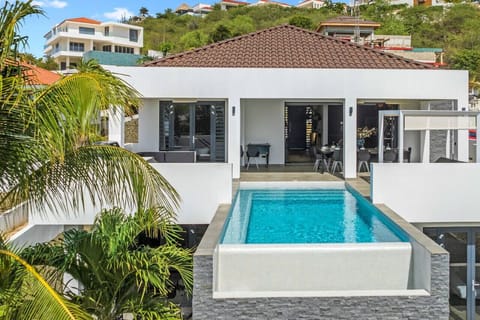 Sleek lines, open spaces, and a sparkling pool — this villa is all about laid-back luxury. Ideal for lazy mornings, poolside lounging, and unforgettable stays under the sun.