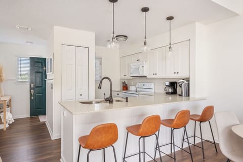 PCBV325: Anchor's Away | ML Kitchen Area - Island Seating for 4