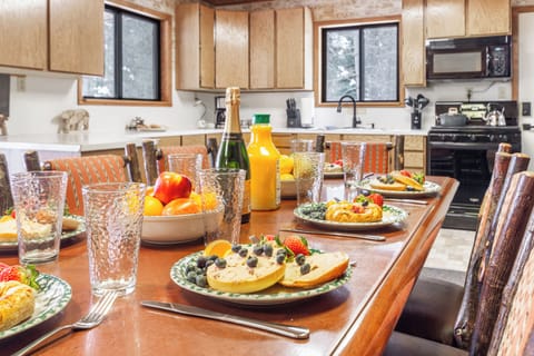 Enjoy delightful meals around the spacious dining table in this fully-equipped, bright kitchen—perfect for family gatherings at Raven's Retreat.