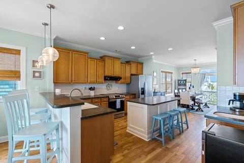 Kitchen Bar, Seating for 3 and Kitchen Island, Seating for 3