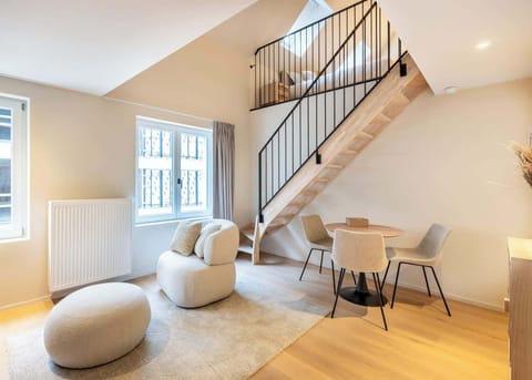 Stylish duplex studio with high-quality materials in the center of Ghent.
