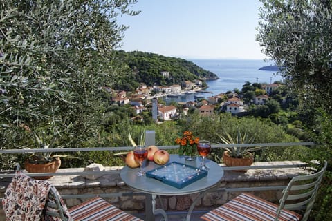 Superior tradisional Suite Kalypso 45M2for newlyweds,with Pool and unimpeded vew
