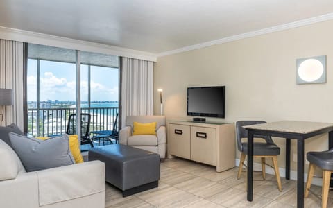 Relax in bright comfort with sliding doors to the balcony.
