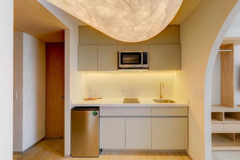 Fully stocked kitchen for your convenience.
