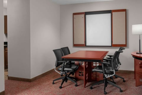 In room meeting space, seats 4+