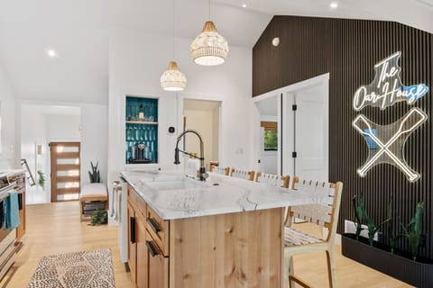 Kitchen (Main Floor)