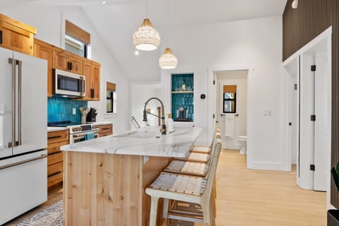 Kitchen (Main Floor)