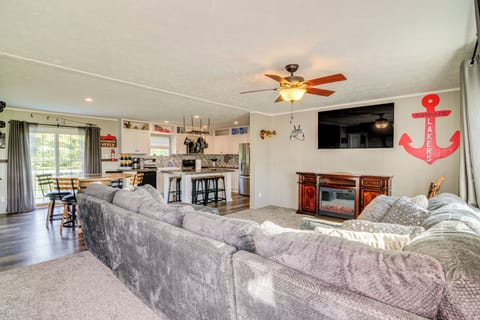 Jamestown Vacation Rental | 3BR | 2BA | 1,300 Sq Ft | Stairs to Enter