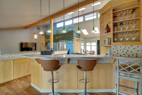 Breakfast Bar | Main Level