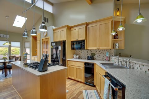 Kitchen | Cooking Basics | Drip & Single-Serve Coffee Makers | Main Level