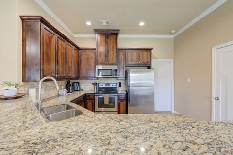 Granite counter tops in the kitchen
