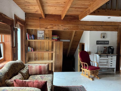 2nd floor sitting area