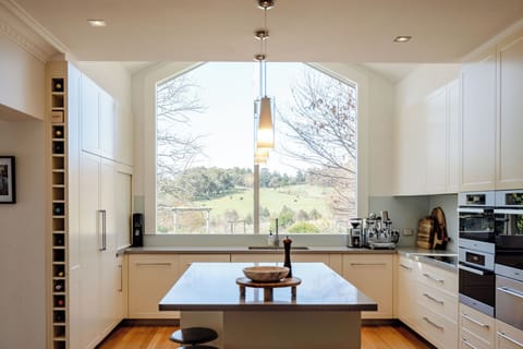 HOUSE - full kitchen with amazing views