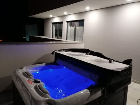 Indoor spa tub