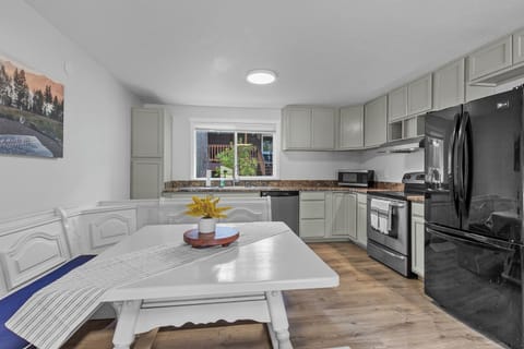 Kitchen with Dining table