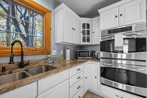 Plenty of Small Appliances for all your cooking needs