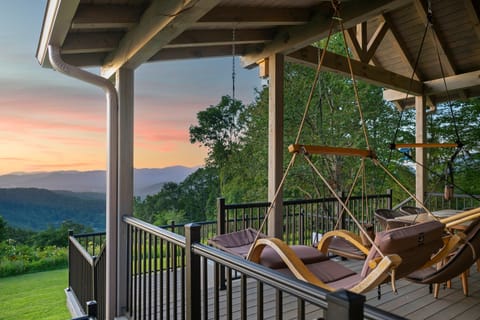 Blue Ridge Mountaintop Oasis on Brisco!