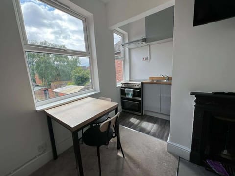 Regent Street, Kettering - Host & Stay