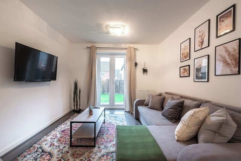 Moresby Way, Peterborough - Host & Stay