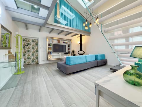 Entrance+Living Room