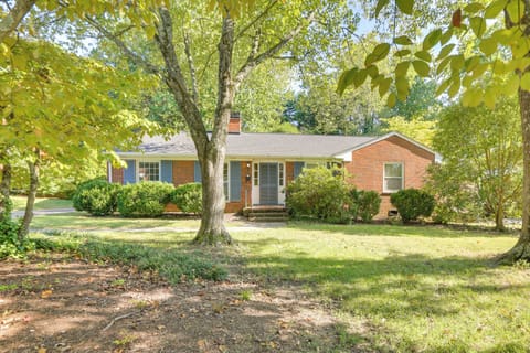 Greensboro Vacation Rental | 3BR | 2BA | 1,556 Sq Ft | 3 Steps to Enter