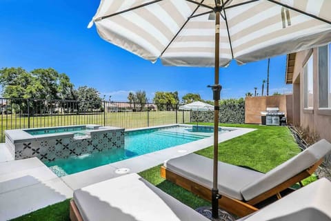 View of the golf course for a great open feel to the backyard! Perfect for summer :) 