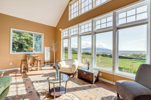 Bellingham Vacation Rental | 1BR | 1BA | 1,200 Sq Ft | Steps Required