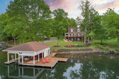 Enjoy breathtaking sunset views with ample dock space for 2-3 boats.
