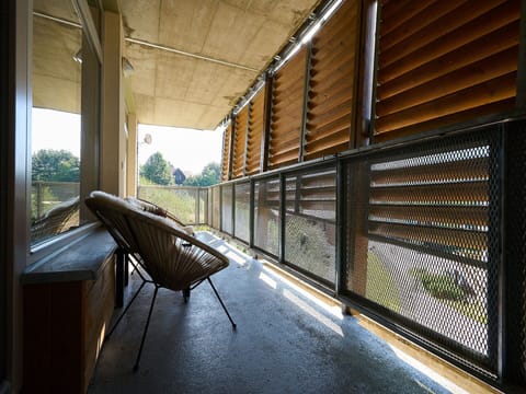 Shade, Wood, Interior Design, Building, Window, Tints And Shades, Mesh, Door, Plant, Glass