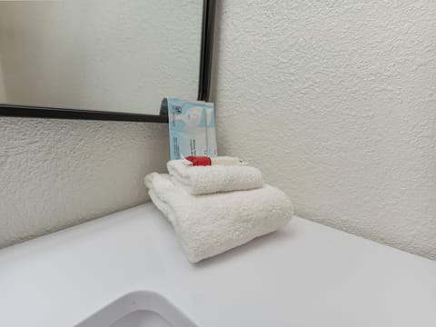 Escape to comfort and style in our beautifully updated space. It has modern touches, a plush king-size bed, and all the cozy amenities you need. Book now for a relaxing stay surrounded by mountain views and fresh, upgraded interiors! 