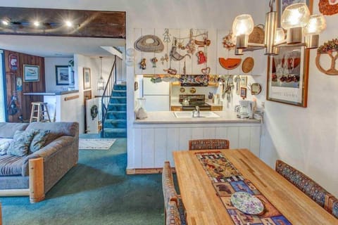 Dining Area & Kitchen