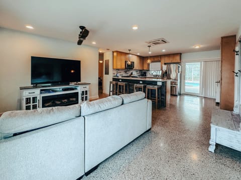 The view as you walk in, bedrooms and bath to the left, pool straight forward
